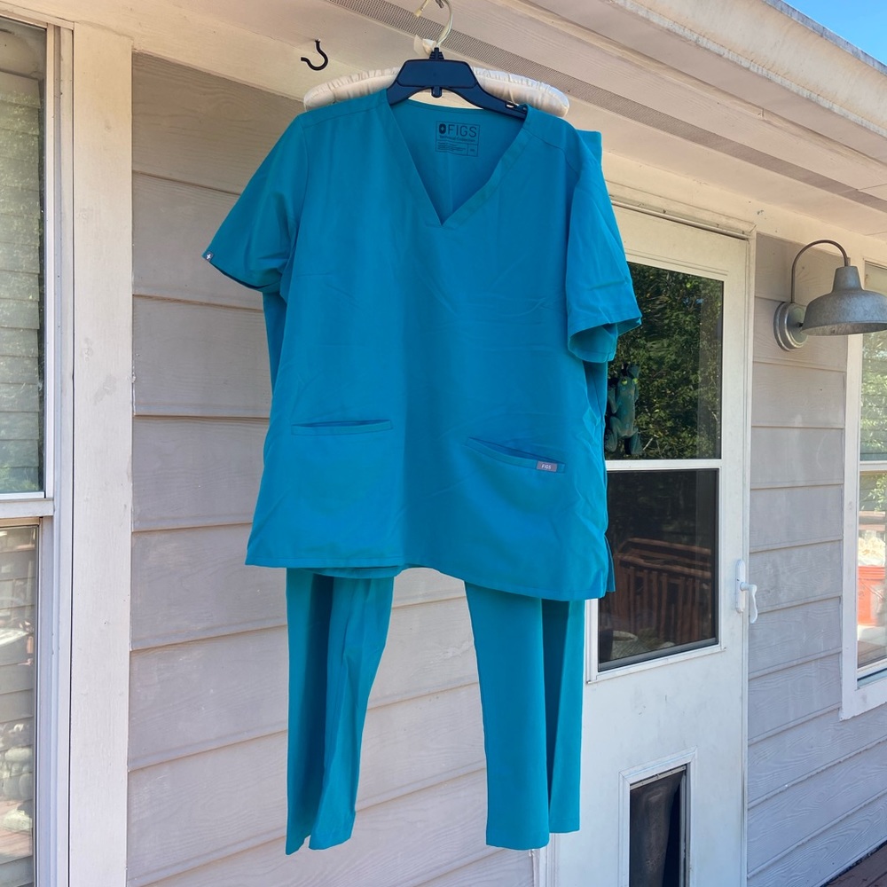 FIGS teal XXL* Livingston w/ 2XL Casma XXL 2X top
